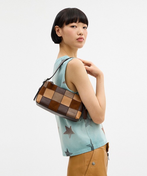 Coachtopia（コーチトピア）の「オルター／エゴ スモール スラウチー ショルダー バッグ（ショルダーバッグ・レディース・ブラウン系その他・ONE）」の3枚目の写真