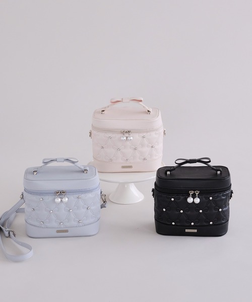 Maison de FLEUR(メゾンドフルール)の「リボンキルティングキューブショルダーバッグ(ショルダーバッグ・レディース・グレイッシュブルー/ブラック/ライトピンク・FREE)」の4枚目の写真