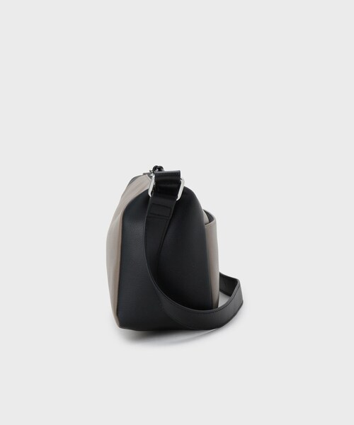 THE SHOP TK (ザ ショップ ティーケー )の「配色ショルダーバッグ(ショルダーバッグ・メンズ・ブラック/ベージュ系4・00)」の9枚目の写真