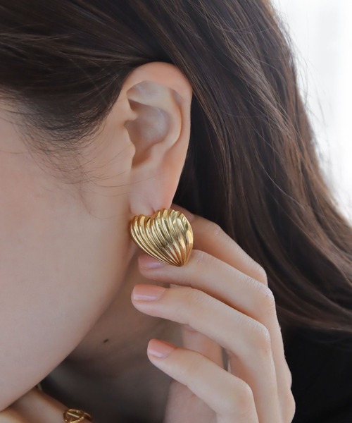 abaskdesign(アバスクデザイン)の「金属アレルギー対応 大ぶりハートピアス(ピアス(両耳用)・レディース・ゴールド/シルバー・FREE)」の5枚目の写真