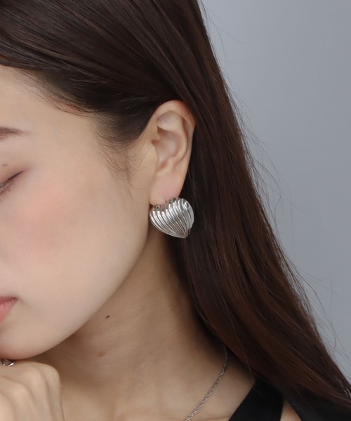 abaskdesign(アバスクデザイン)の「金属アレルギー対応 大ぶりハートピアス(ピアス(両耳用)・レディース・ゴールド/シルバー・FREE)」の7枚目の写真