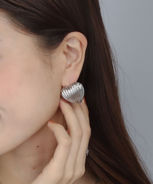 abaskdesign(アバスクデザイン)の「金属アレルギー対応 大ぶりハートピアス(ピアス(両耳用)・レディース・ゴールド/シルバー・FREE)」の8枚目の写真