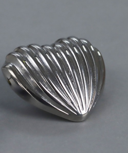 abaskdesign(アバスクデザイン)の「金属アレルギー対応 大ぶりハートピアス(ピアス(両耳用)・レディース・ゴールド/シルバー・FREE)」の15枚目の写真