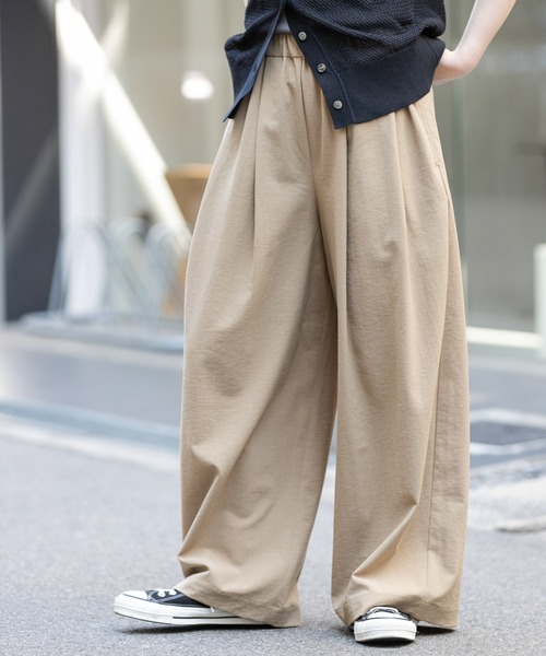 FORK&SPOON(フォークアンドスプーン)の「FORK&SPOON ツータックワイドパンツ(その他パンツ・レディース・ベージュ/ブラック/グリーン・2/1)」の16枚目の写真