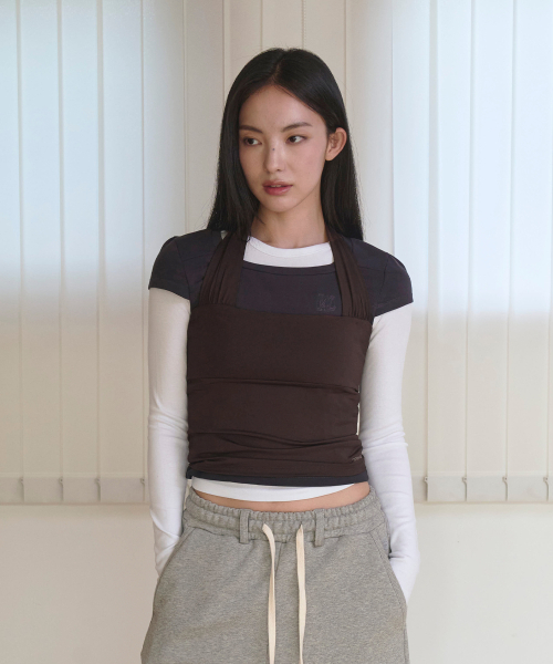 WOOALONG(ウアロン)の「Active shirring halter neck sleeveless -BROWN(Tシャツ/カットソー・レディース・ブラウン・SMALL/MEDIUM)」の3枚目の写真