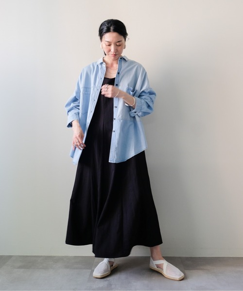 DOLLUPOOPS(ドールアップウップス)の「Denim Stripe Relaxed Shirt(デニムストライプ切替シャツ)(シャツ/ブラウス・レディース・ライトブルー・FREE)」の2枚目の写真