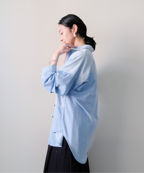 DOLLUPOOPS(ドールアップウップス)の「Denim Stripe Relaxed Shirt(デニムストライプ切替シャツ)(シャツ/ブラウス・レディース・ライトブルー・FREE)」の6枚目の写真