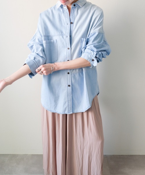 DOLLUPOOPS(ドールアップウップス)の「Denim Stripe Relaxed Shirt(デニムストライプ切替シャツ)(シャツ/ブラウス・レディース・ライトブルー・FREE)」の11枚目の写真