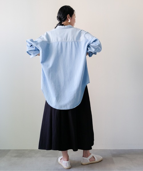 DOLLUPOOPS(ドールアップウップス)の「Denim Stripe Relaxed Shirt(デニムストライプ切替シャツ)(シャツ/ブラウス・レディース・ライトブルー・FREE)」の3枚目の写真