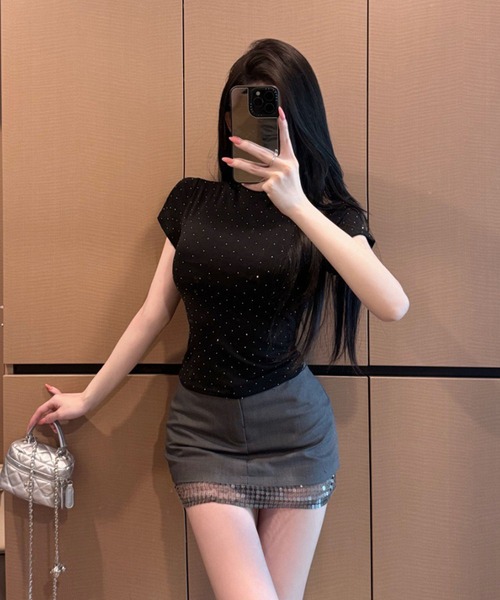 VIBGYOR(ヴィブジョー)の「【EIZZ/アイズ】カップ付き ラインストーン ハーフハイネック 半袖 Tシャツ(Tシャツ/カットソー・レディース・ブラック/ホワイト・FREE)」の7枚目の写真