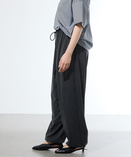 IENA(イエナ)の「《一部店舗限定》フィブリルジャージードロストイージーパンツ(その他パンツ・レディース・ブラウン/ブラック・36/38)」の5枚目の写真