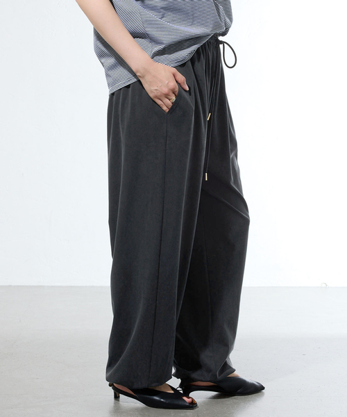 IENA(イエナ)の「《一部店舗限定》フィブリルジャージードロストイージーパンツ(その他パンツ・レディース・ブラウン/ブラック・36/38)」の7枚目の写真