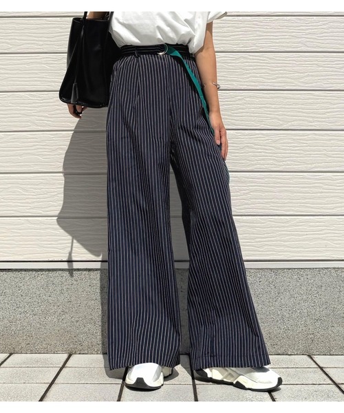 Q(キュー)の「ピンストライプDカンベルトパンツ(その他パンツ・レディース・グレー系/ネイビー系・MEDIUM)」の1枚目の写真