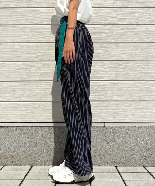 Q(キュー)の「ピンストライプDカンベルトパンツ(その他パンツ・レディース・グレー系/ネイビー系・MEDIUM)」の4枚目の写真