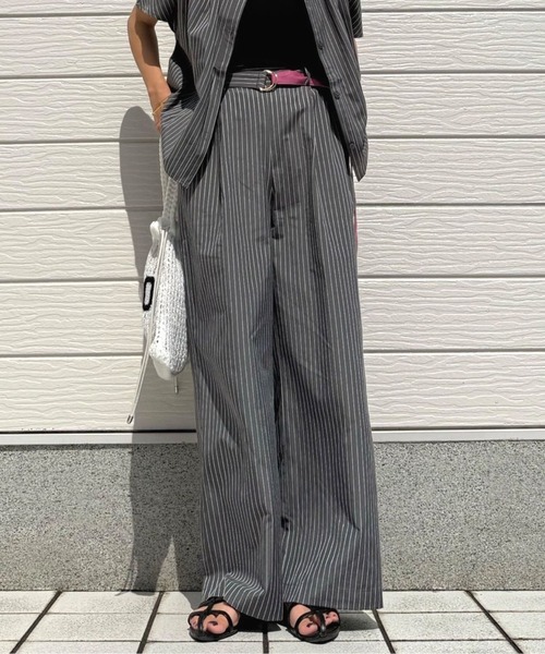 Q(キュー)の「ピンストライプDカンベルトパンツ(その他パンツ・レディース・グレー系/ネイビー系・MEDIUM)」の6枚目の写真
