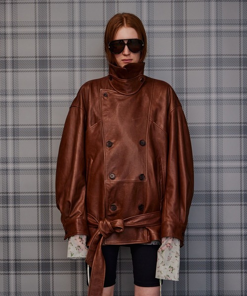 MAISON SPECIAL（メゾンスペシャル）の「【2026Autumn PRE-ORDER】Leather Short Trench Coat/レザーショートトレンチコート（トレンチコート・レディース・ブラウン/ブラック・FREE）」の2枚目の写真