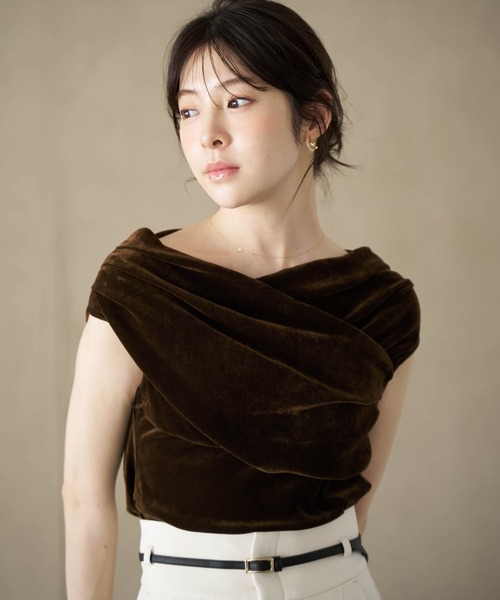 NOELA(ノエラ)の「ベロアオフショルカットソー(Tシャツ/カットソー・レディース・ブラウン/オフホワイト/ラベンダー・フリー)」の2枚目の写真