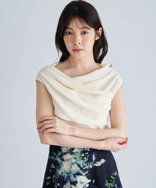 NOELA(ノエラ)の「ベロアオフショルカットソー(Tシャツ/カットソー・レディース・ブラウン/オフホワイト/ラベンダー・フリー)」の4枚目の写真