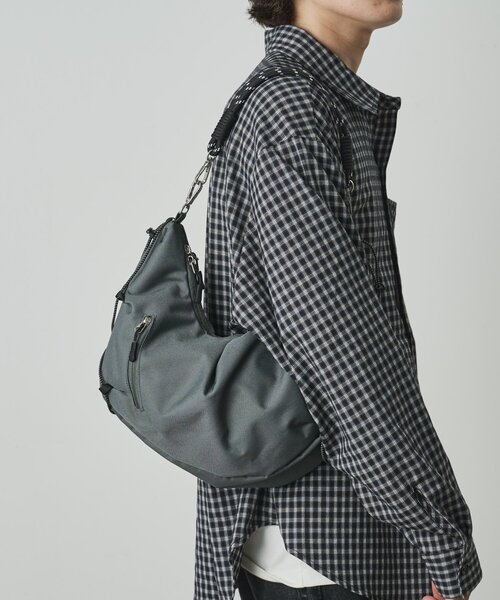COLONY 2139(コロニートゥーワンスリーナイン)の「【UNISEX】撥水マルチハンドルムーンバッグ(ショルダーバッグ・メンズ・ブラック/グレー・FREE)」の4枚目の写真