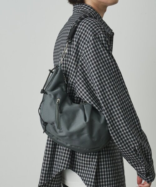 COLONY 2139(コロニートゥーワンスリーナイン)の「【UNISEX】撥水マルチハンドルムーンバッグ(ショルダーバッグ・メンズ・ブラック/グレー・FREE)」の5枚目の写真