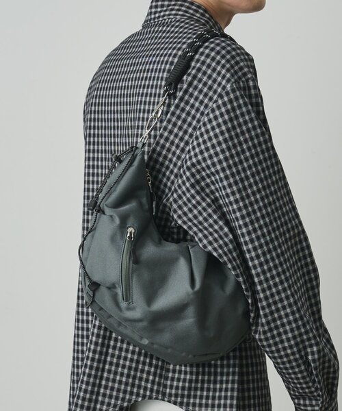 COLONY 2139(コロニートゥーワンスリーナイン)の「【UNISEX】撥水マルチハンドルムーンバッグ(ショルダーバッグ・メンズ・ブラック/グレー・FREE)」の6枚目の写真