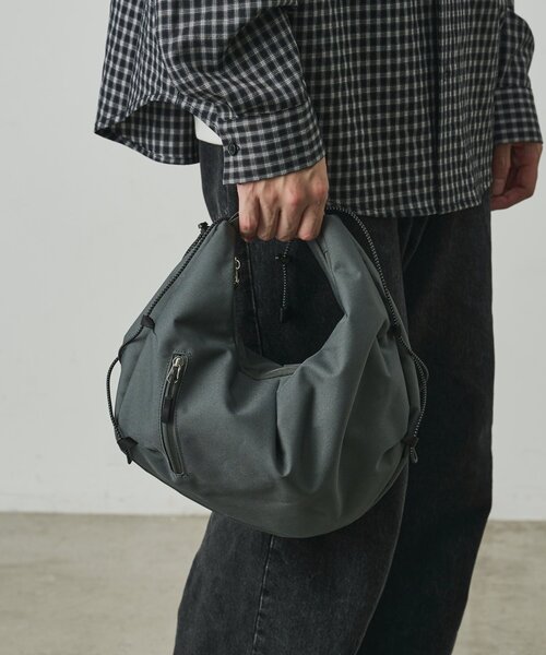 COLONY 2139(コロニートゥーワンスリーナイン)の「【UNISEX】撥水マルチハンドルムーンバッグ(ショルダーバッグ・メンズ・ブラック/グレー・FREE)」の7枚目の写真