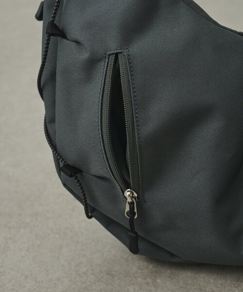 COLONY 2139(コロニートゥーワンスリーナイン)の「【UNISEX】撥水マルチハンドルムーンバッグ(ショルダーバッグ・メンズ・ブラック/グレー・FREE)」の9枚目の写真