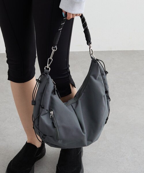 COLONY 2139(コロニートゥーワンスリーナイン)の「【UNISEX】撥水マルチハンドルムーンバッグ(ショルダーバッグ・メンズ・ブラック/グレー・FREE)」の19枚目の写真