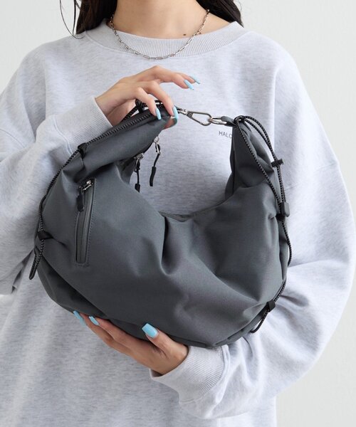 COLONY 2139(コロニートゥーワンスリーナイン)の「【UNISEX】撥水マルチハンドルムーンバッグ(ショルダーバッグ・メンズ・ブラック/グレー・FREE)」の20枚目の写真