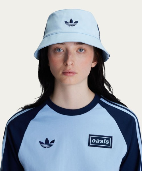 adidas(アディダス)の「adidas Originals × Oasis バケットハット / アディダスオリジナルス(ハット・メンズ・ブルー・X-LARGE/S/LARGE)」の3枚目の写真
