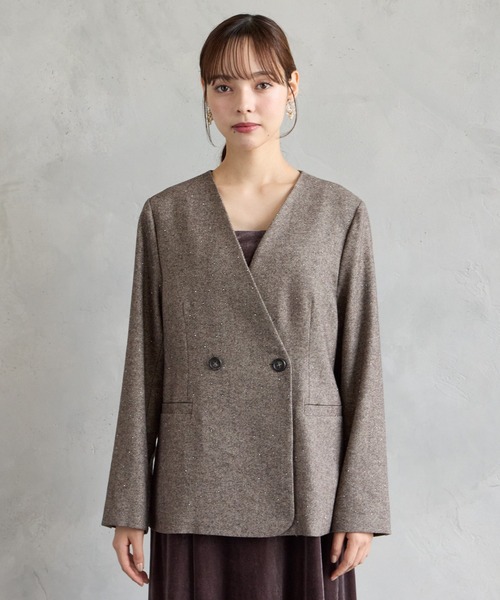 AIMER(エメ)の「ストーン付きラメツイードダブルブレストノーカラージャケット(ノーカラージャケット・レディース・グレー/ブラウン・MEDIUM)」の16枚目の写真