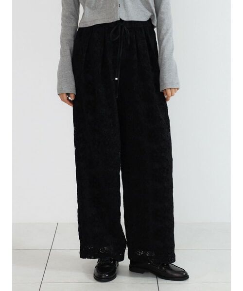 FIKA.（フィーカ）の「Brushed floral lace pants（その他パンツ・レディース・ブラック/オフホワイト・MEDIUM）」の2枚目の写真