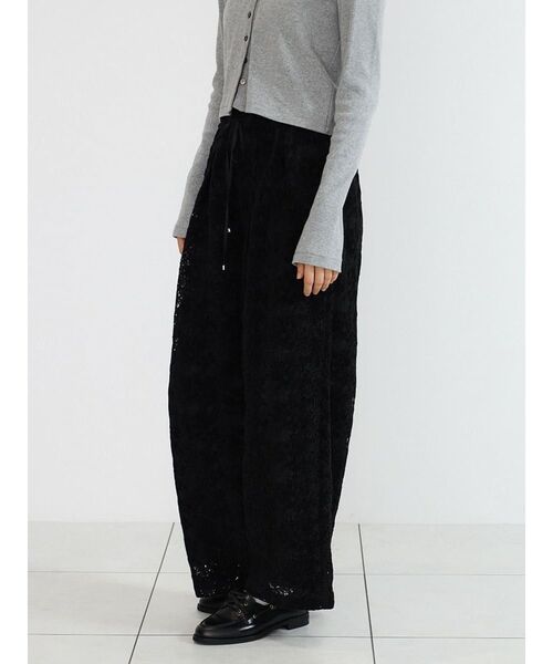 FIKA.（フィーカ）の「Brushed floral lace pants（その他パンツ・レディース・ブラック/オフホワイト・MEDIUM）」の4枚目の写真