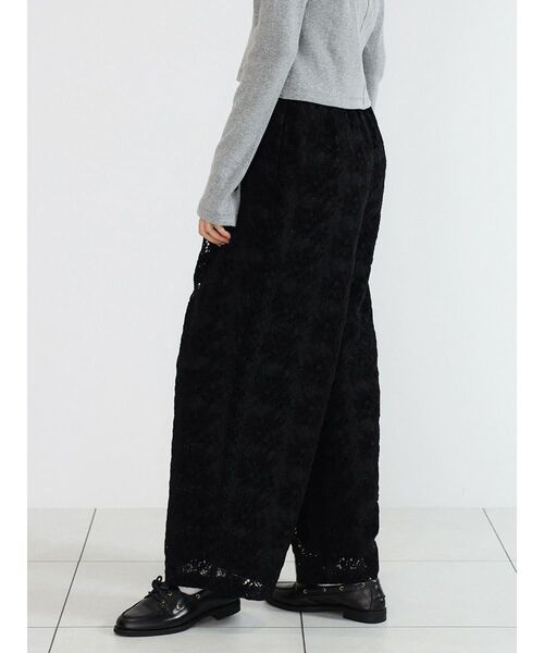 FIKA.（フィーカ）の「Brushed floral lace pants（その他パンツ・レディース・ブラック/オフホワイト・MEDIUM）」の6枚目の写真