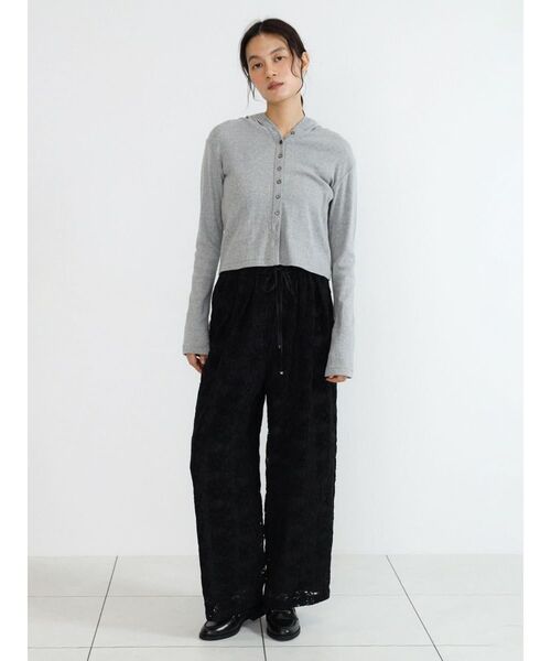 FIKA.（フィーカ）の「Brushed floral lace pants（その他パンツ・レディース・ブラック/オフホワイト・MEDIUM）」の7枚目の写真