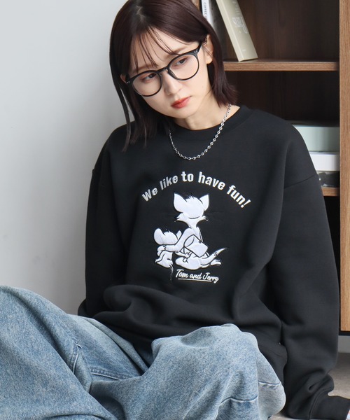 Tom&Jerry(トムアンドジェリー)の「【Tom & Jerry/トム & ジェリー】アソート アートワークデザイン 裏起毛 サガラ刺繍&アップリケ クルーネック スウェット トレーナー(スウェット・メンズ・ブラック系その他/ベージュ系その他/ブラック系1/ライトグレー系1/サックスブルー系1/ホワイト系1/ブラック系その他2/ブラック系2/ライトグレー系2/サックスブルー系2/ホワイト系2/ベージュ系その他2・LL/L/M)」の6枚目の写真