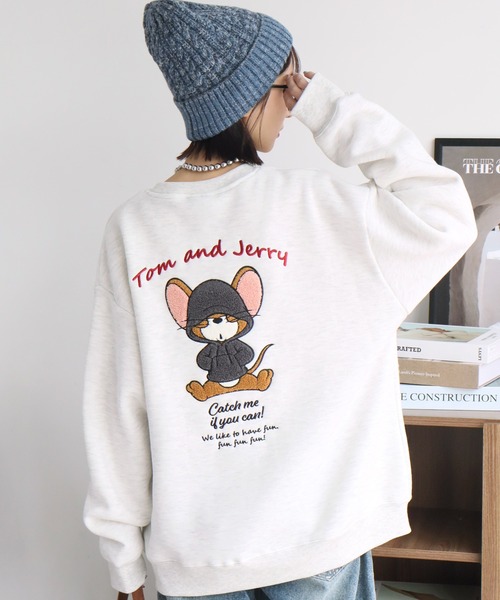 Tom&Jerry(トムアンドジェリー)の「【Tom & Jerry/トム & ジェリー】アソート アートワークデザイン 裏起毛 サガラ刺繍&アップリケ クルーネック スウェット トレーナー(スウェット・メンズ・ブラック系その他/ベージュ系その他/ブラック系1/ライトグレー系1/サックスブルー系1/ホワイト系1/ブラック系その他2/ブラック系2/ライトグレー系2/サックスブルー系2/ホワイト系2/ベージュ系その他2・LL/L/M)」の7枚目の写真