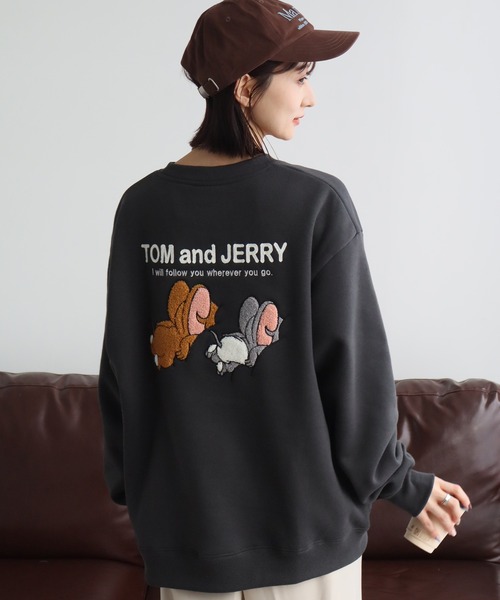 Tom&Jerry(トムアンドジェリー)の「【Tom & Jerry/トム & ジェリー】アソート アートワークデザイン 裏起毛 サガラ刺繍&アップリケ クルーネック スウェット トレーナー(スウェット・メンズ・ブラック系その他/ベージュ系その他/ブラック系1/ライトグレー系1/サックスブルー系1/ホワイト系1/ブラック系その他2/ブラック系2/ライトグレー系2/サックスブルー系2/ホワイト系2/ベージュ系その他2・LL/L/M)」の15枚目の写真