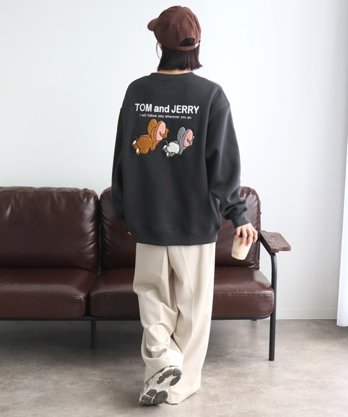 Tom&Jerry(トムアンドジェリー)の「【Tom & Jerry/トム & ジェリー】アソート アートワークデザイン 裏起毛 サガラ刺繍&アップリケ クルーネック スウェット トレーナー(スウェット・メンズ・ブラック系その他/ベージュ系その他/ブラック系1/ライトグレー系1/サックスブルー系1/ホワイト系1/ブラック系その他2/ブラック系2/ライトグレー系2/サックスブルー系2/ホワイト系2/ベージュ系その他2・LL/L/M)」の17枚目の写真