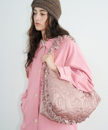 SINOON（シヌーン）の「Padded Shirring Bag (Ash Pink)（メッセンジャーバッグ）」