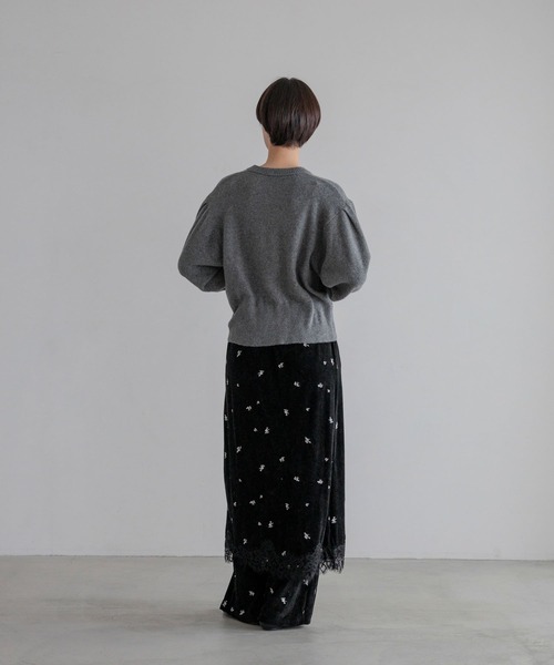 LOWRYS FARM（ローリーズファーム）の「シシュウベロアフレアパンツ 1063383（その他パンツ・レディース・ブラック/ブラウン・SMALL/MEDIUM）」の8枚目の写真
