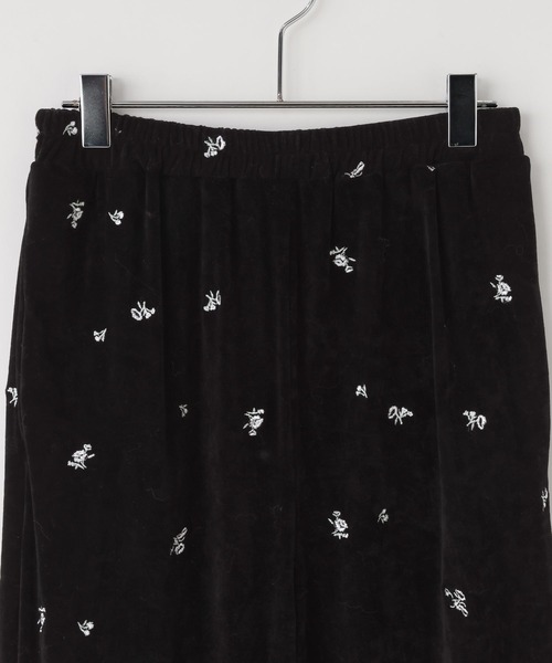 LOWRYS FARM（ローリーズファーム）の「シシュウベロアフレアパンツ 1063383（その他パンツ・レディース・ブラック/ブラウン・SMALL/MEDIUM）」の12枚目の写真
