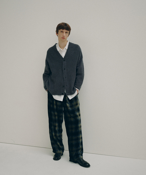 EDIFICE(エディフィス)の「Hedie.+Velvet Pants(スラックス・メンズ・ブラック・2/3)」の2枚目の写真