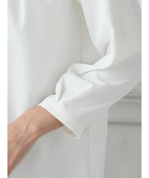 Perfect Suit FActory(パーフェクトスーツファクトリー)の「<UVカット>フロントタック ビジューブラウス(Tシャツ/カットソー・レディース・ベージュ/オフホワイト/ネイビー・S/M/L)」の8枚目の写真
