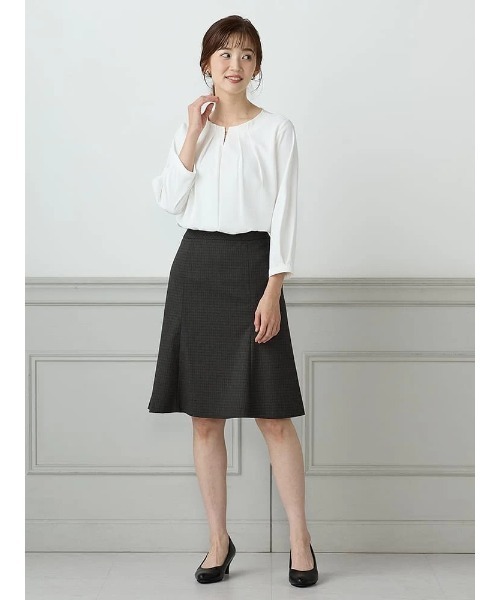 Perfect Suit FActory(パーフェクトスーツファクトリー)の「<UVカット>フロントタック ビジューブラウス(Tシャツ/カットソー・レディース・ベージュ/オフホワイト/ネイビー・S/M/L)」の10枚目の写真