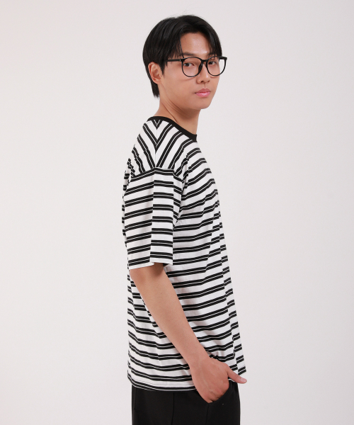 DEVELOVE(デヴローブ)の「ダブルストライプラウンド半袖Tシャツ_アイボリー(Tシャツ/カットソー・メンズ・アイボリー系・LARGE/MEDIUM/X-LARGE/XX-LARGE)」の2枚目の写真