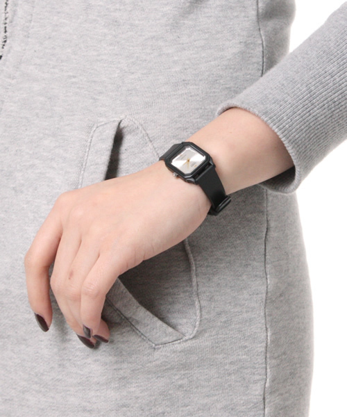 AMERICAN RAG CIE（アメリカンラグシー）の「CASIOカシオ時計　DNY-LQ-142E-1A（アナログ腕時計・レディース・ブラック/ネイビー/シルバー・ﾌﾘ-）」の8枚目の写真