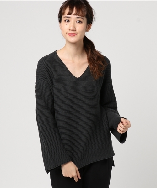MOUSSY（マウジー）の「V-NECK LOOSE KNIT（ニット/セーター・レディース・ブルー/オフホワイト/ライトブラック/ベージュ・FREE）」の13枚目の写真