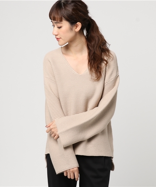 MOUSSY（マウジー）の「V-NECK LOOSE KNIT（ニット/セーター・レディース・ブルー/オフホワイト/ライトブラック/ベージュ・FREE）」の14枚目の写真