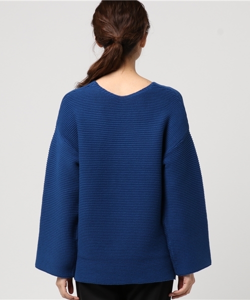 MOUSSY（マウジー）の「V-NECK LOOSE KNIT（ニット/セーター・レディース・ブルー/オフホワイト/ライトブラック/ベージュ・FREE）」の7枚目の写真